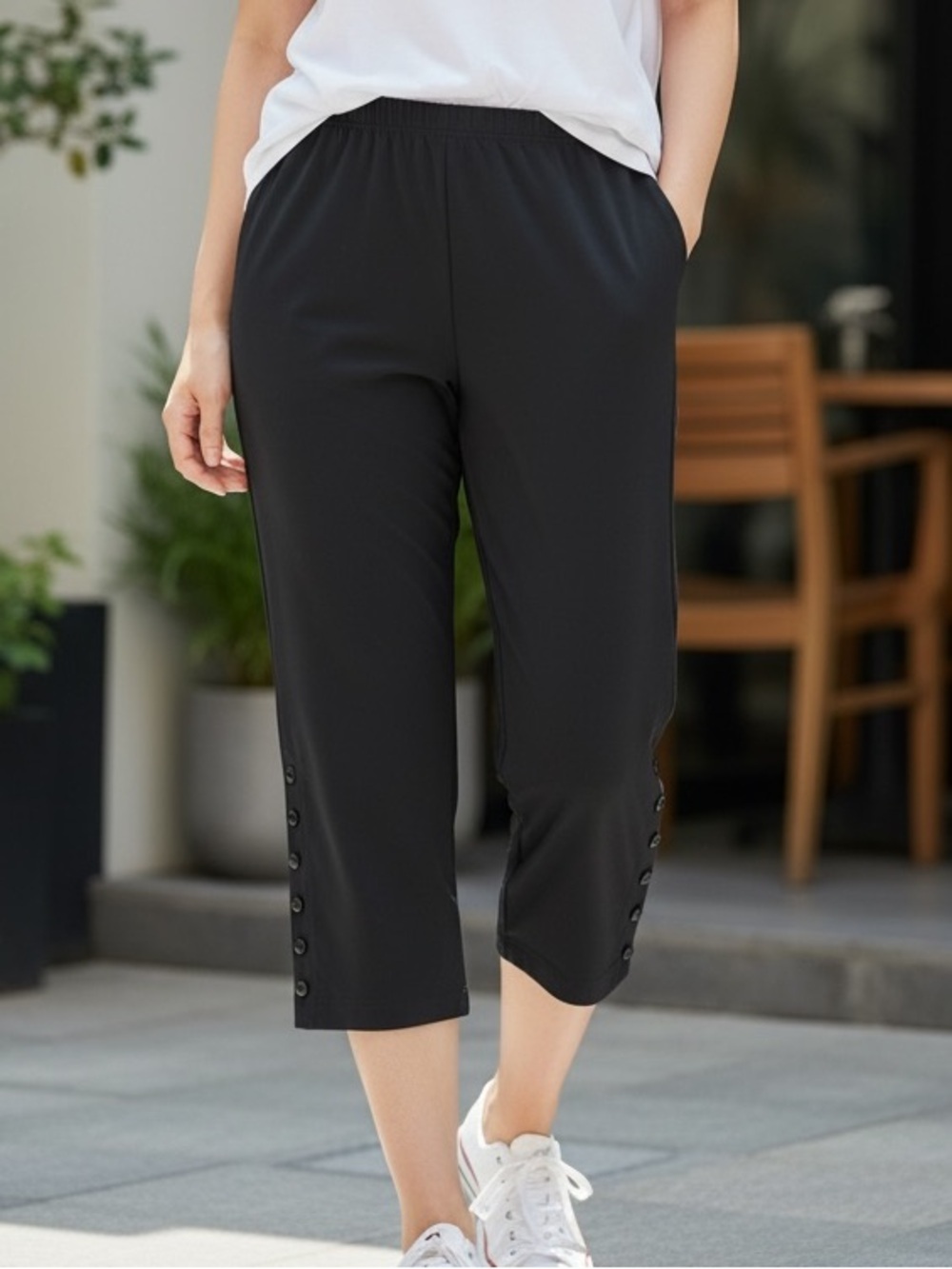 Frank Lyman (12) Design Black Cropped Button-Hem Capris Pull-On Stretch Sleek